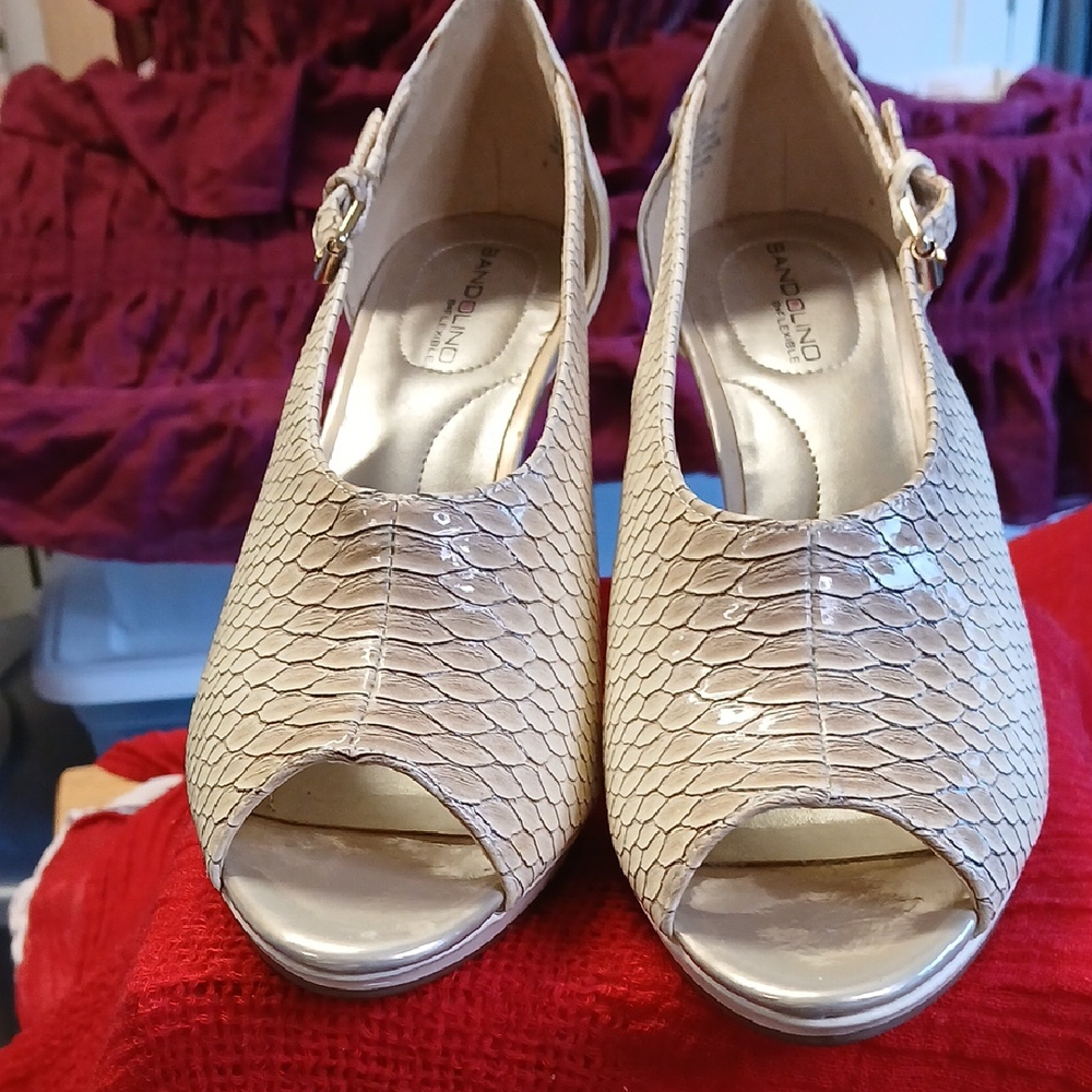 #12~~Bandolino Snakeskin Peep-Toe Heels